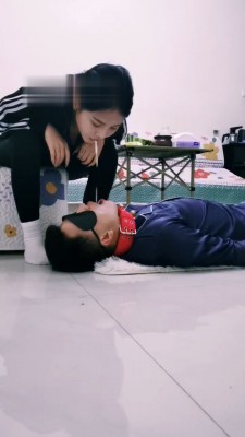 图片[4]_【徐婉琪】袜子泡圣水/耳光/内裤套头/圈养狗笼_绳艺库视频下载