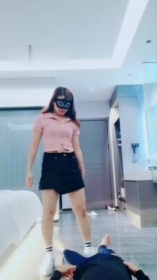 图片[5]_【灵凌】运动鞋白棉袜踩虐辱_绳艺库视频下载