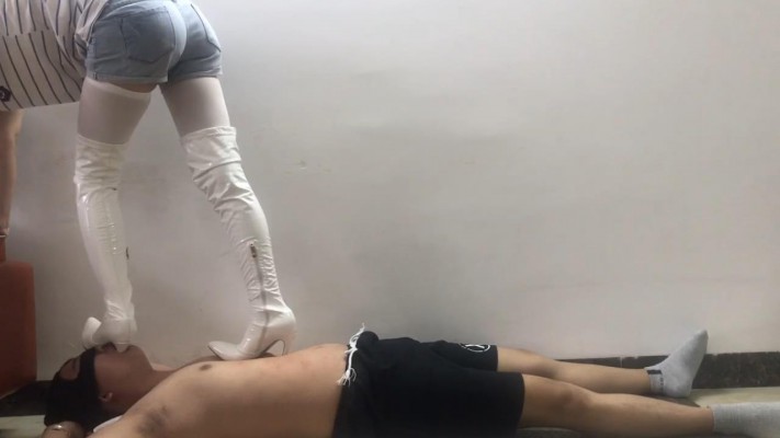 图片[6]_邻家风小鱼姐姐白丝高跟靴子全体重踩奴隶艺术下集_绳艺库视频下载