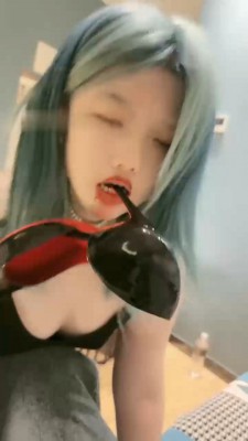 图片[2]_【桃幼幼】发骚闺蜜下跪做狗/袜子塞嘴_绳艺库视频下载