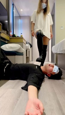 图片[7]_【诗酒S】素人模特-喂食物/黑靴踩头/语言羞辱_绳艺库视频下载