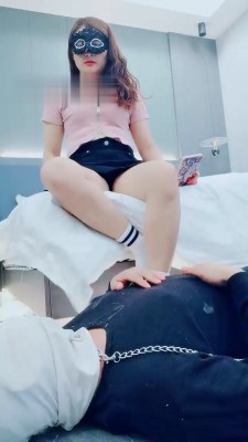 图片[9]_【灵凌】运动鞋白棉袜踩虐辱_绳艺库视频下载