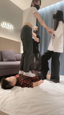 图片[4]_【尤物】4S-开发女大学生-跪拜踩头/钻胯骑马/踩踏腿绞【完整版】_绳艺库视频下载