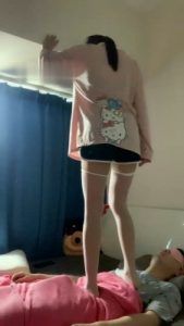 【莉宝儿】妹妹白丝踩踏诱惑哥哥【完整版】_绳艺库视频下载