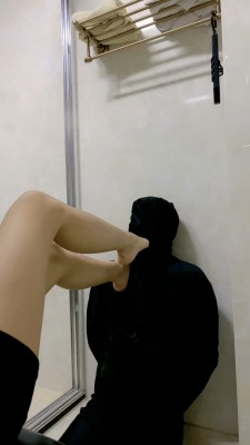 图片[2]_【沅芷大人】强制裸足插嘴闻舔_绳艺库视频下载