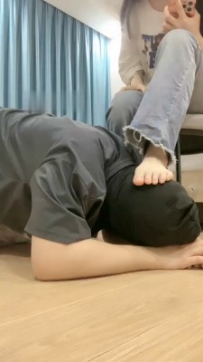 图片[3]_【香芋朱朱】裸足踩脚垫/转胯/提档/踩踏_绳艺库视频下载