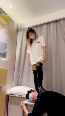 图片[3]_【诗酒S】素人模特-喂食物/黑靴踩头/语言羞辱_绳艺库视频下载