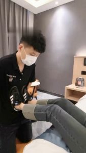 【彼岸花开】素人S运动鞋裸足踩踏_绳艺库视频下载