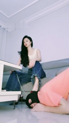 图片[3]_【银河】御姐范-高跟碾压脚下奴才_绳艺库视频下载