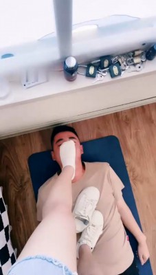 【大连雪主】运动鞋白袜全体重踩踏_绳艺库视频下载