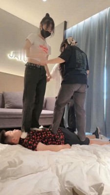 图片[5]_【尤物】4S-开发女大学生-跪拜踩头/钻胯骑马/踩踏腿绞【完整版】_绳艺库视频下载