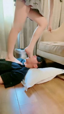 图片[7]_【晨希】空军小白鞋踩踏踩脸/插嘴【完整版】_绳艺库视频下载