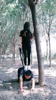 图片[3]_【郡主大人】户外-强行捆绑袜子塞嘴鞭打【双视角版】_绳艺库视频下载