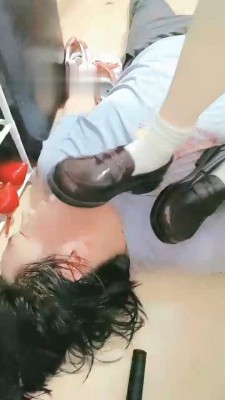 【奶味小仙女】洛丽塔白袜猛踩狗脸_绳艺库视频下载