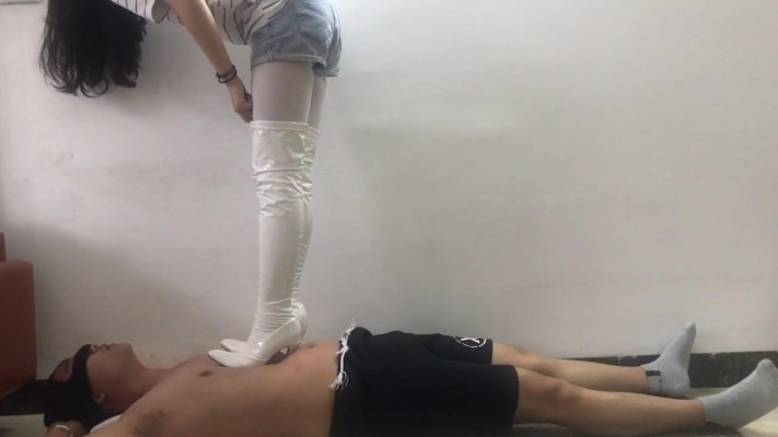 图片[7]_邻家风小鱼姐姐白丝高跟靴子全体重踩奴隶艺术下集_绳艺库视频下载