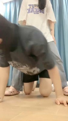 【香芋朱朱】裸足踩脚垫/转胯/提档/踩踏_绳艺库视频下载