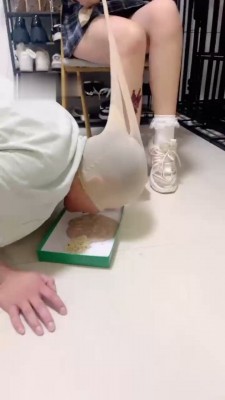 图片[7]_【雯雯】原味鞋袜脚踩喂食_绳艺库视频下载