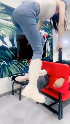 图片[9]_【兔兔大人】长靴各种全体重踩踏_绳艺库视频下载