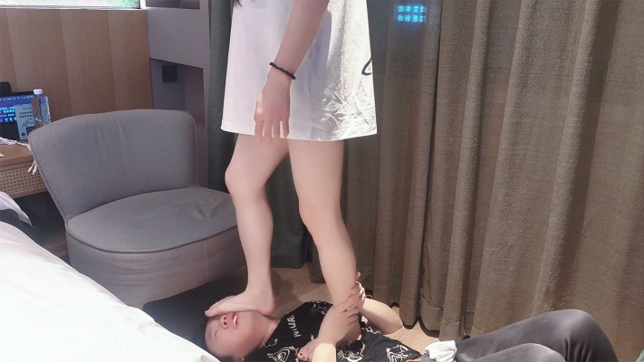 图片[12]_【音洛】舌头刷黑丝裸足脚底/脚耳光碾踩脸_绳艺库视频下载