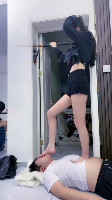 图片[10]_【麋鹿银儿】长靴黑丝S踩踏/骑马爬行/白袜塞嘴_绳艺库视频下载