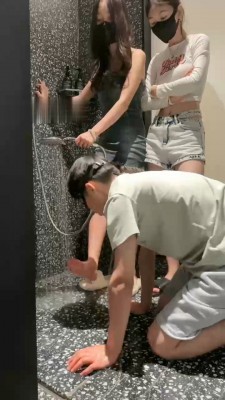 图片[13]_【尤物】双S-素人大学生入圈-骑马滴蜡/踩踏喂食/闻白袜黑丝_绳艺库视频下载