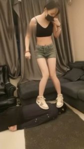 【文文文】长腿模特S-运动鞋白袜塞嘴爆踹暴踩_绳艺库视频下载