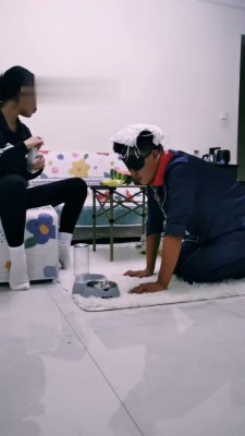 图片[2]_【徐婉琪】袜子泡圣水/耳光/内裤套头/圈养狗笼_绳艺库视频下载