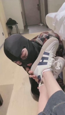 图片[2]_【尤黎】闻舔运动后的脏鞋原味白袜【完整版】_绳艺库视频下载