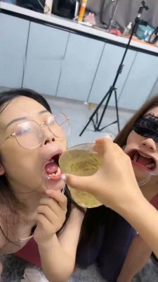 图片[4]_【橙宝】3只母畜-白袜互虐/奴下奴/掐脖/中指鄙视/灌圣水_绳艺库视频下载