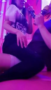 【璎珞】KTV抓住素人当众虐成狗_绳艺库视频下载