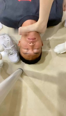 图片[9]_【香菜】女神范-白袜白鞋气味羞辱/踩脚垫/嘴洗白袜_绳艺库视频下载