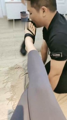 【嘉妮S】双S深夜虐-闻舔脏鞋棉袜/碾压踩【三视角版】_绳艺库视频下载