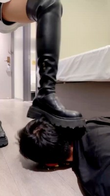 图片[8]_【诗酒S】素人模特-喂食物/黑靴踩头/语言羞辱_绳艺库视频下载