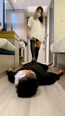 图片[4]_【诗酒S】素人模特-喂食物/黑靴踩头/语言羞辱_绳艺库视频下载