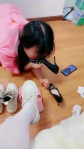 【桃子老师】人肉擦鞋器各种脏鞋舔/喝圣水_绳艺库视频下载