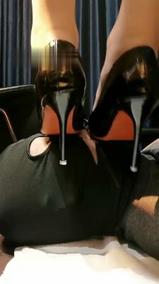 【米小唐】高跟美腿踩狗恋足调_绳艺库视频下载