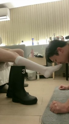 图片[2]_【陈墨瞳】偷闻袜子被发现后_绳艺库视频下载