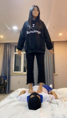 图片[2]_【精神小妹】双S惩罚学长-骑马踩踏/舔鞋底深喉【双视角版】_绳艺库视频下载