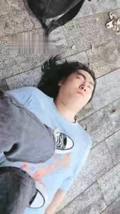 【奶味小仙女】户外帆布鞋蓝色棉袜踩狗_绳艺库视频下载