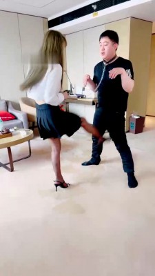 图片[10]_【梦涵】狗链遛狗/高跟黑丝踩/提档/掐乳/喂口水/踢踹_绳艺库视频下载