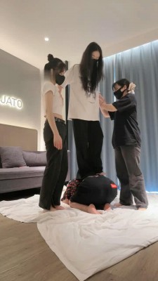 图片[8]_【尤物】4S-开发女大学生-跪拜踩头/钻胯骑马/踩踏腿绞【完整版】_绳艺库视频下载