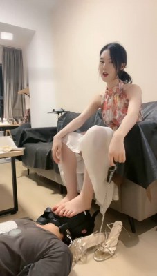 图片[7]_【南纯熙】偷跑出来吃脚的傻狗_绳艺库视频下载