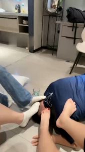 【尤物大大】素人3S-混合圣水享受-袜子塞嘴_绳艺库视频下载