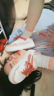 图片[4]_【奶味小仙女】洛丽塔白袜猛踩狗脸_绳艺库视频下载