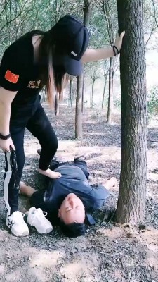 图片[9]_【郡主大人】户外-强行捆绑袜子塞嘴鞭打【双视角版】_绳艺库视频下载
