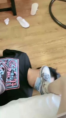 图片[9]_【月哥】物化人体座椅/踩踏/脚插嘴_绳艺库视频下载