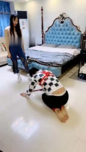 【果儿】双S-狗笼圈养虐打抖M邻居【中部-双视角版】_绳艺库视频下载