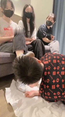 图片[2]_【尤物】4S-开发女大学生-跪拜踩头/钻胯骑马/踩踏腿绞【完整版】_绳艺库视频下载