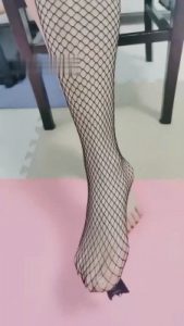 【芊心】黑丝高跟恋足舔【完整版】_绳艺库视频下载