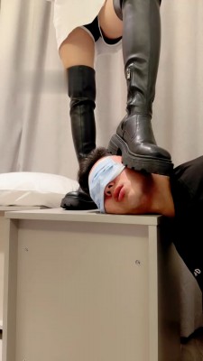 图片[2]_【诗酒S】素人模特-喂食物/黑靴踩头/语言羞辱_绳艺库视频下载